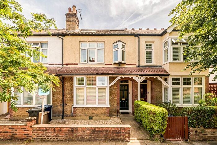 2 Bedroom Flat For Sale In Convent Gardens, Ealing, W5