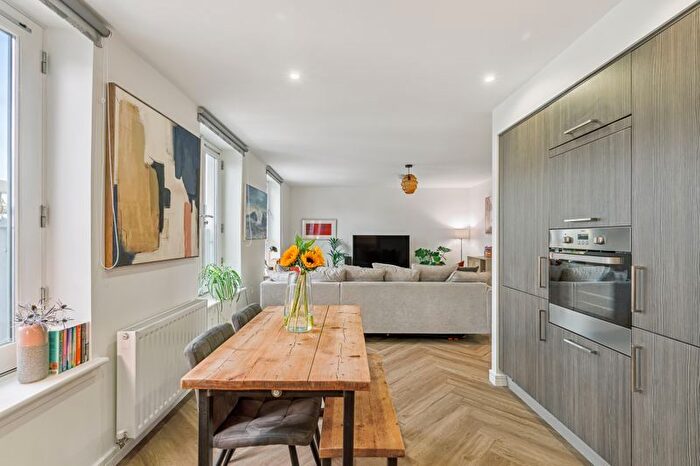 2 Bedroom Flat For Sale In Oatlands Square, Glasgow, G5