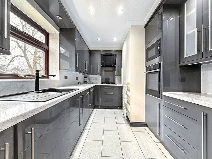 2 Bedroom Flat To Rent In St. Johns Close, Uxbridge, UB8