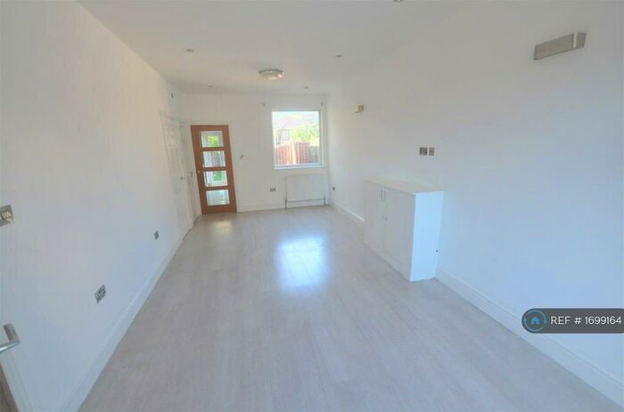 2 Bedroom Terraced House To Rent In Inglehurst Gardens, Ilford, IG4