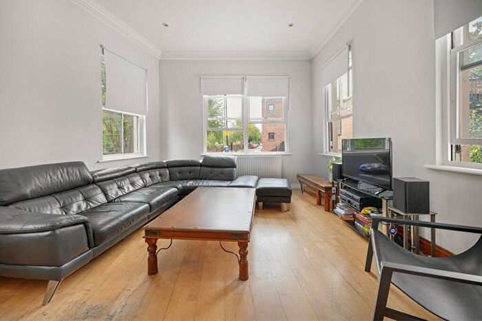 3 Bedroom Flat To Rent In Mildmay Park, Islington, N1