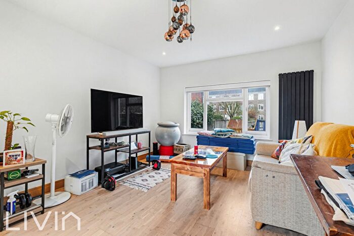 3 Bedroom Flat To Rent In Addiscombe Road, Croydon, Surrey, CR0