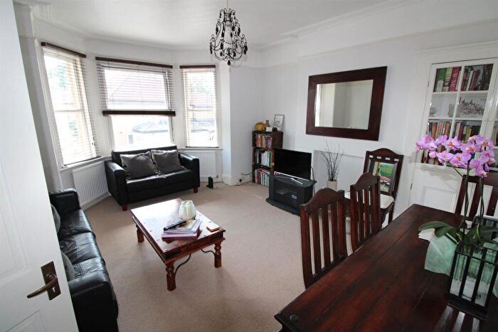 3 Bedroom Flat To Rent In Lichfield Grove, Finchley Central, N3