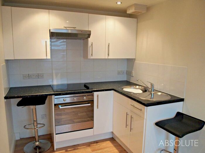 1 Bedroom Flat To Rent In Laburnum Row, Torquay, TQ2