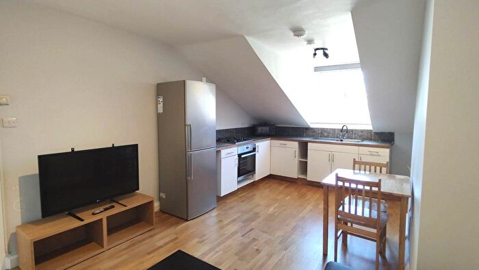 2 Bedroom Flat To Rent In The Grove, London, W5