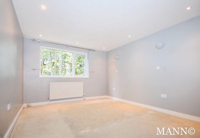 2 Bedroom Flat To Rent In Apollo Avenue, Bromley, BR1