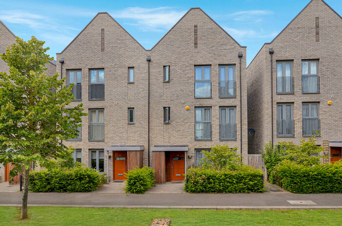 5 Bedroom Semi-Detached House To Rent In Osprey Drive, Trumpington, CB2