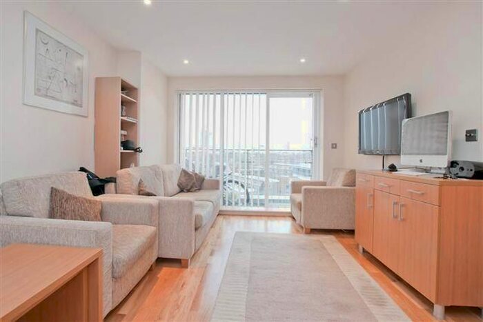2 Bedroom Flat To Rent In Long Lane, Borough, London, SE1