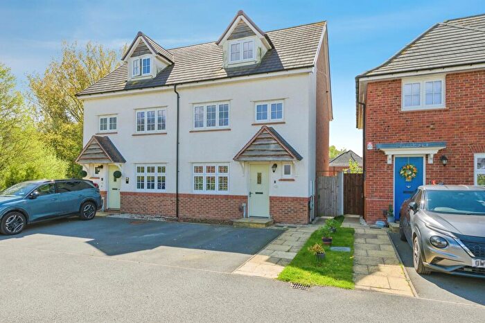3 Bedroom Detached House For Sale In Ellastone Way, Amington, Tamworth, B77
