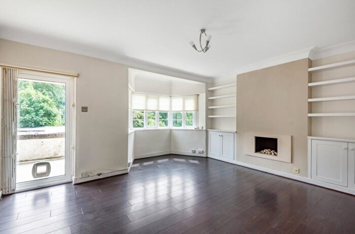 2 Bedroom Flat To Rent In Aylmer Road East Finchley, N2