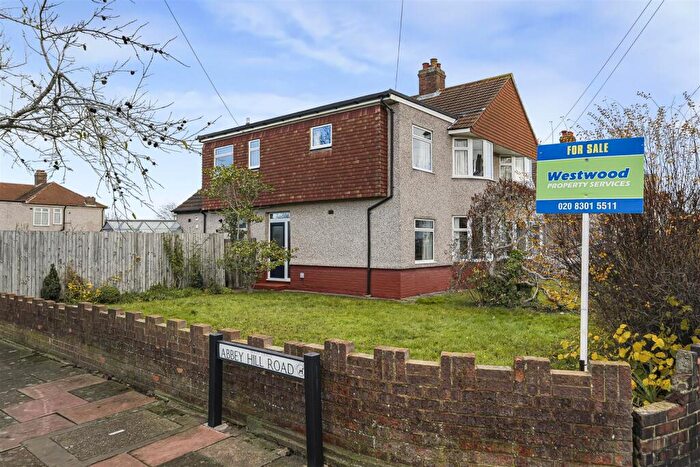 3 Bedroom Semi-Detached House For Sale In Canterbury Avenue, Sidcup, DA15