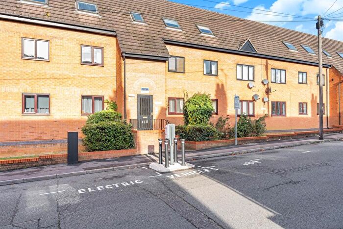 1 Bedroom Flat To Rent In Flat Hampton HousePortland RoadRushdenNorthamptonshire, NN10