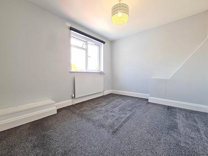 2 Bedroom Flat For Sale In Sutton Road, Southend-On-Sea, SS2