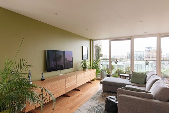 2 Bedroom Flat To Rent In Western Gateway, London, E16