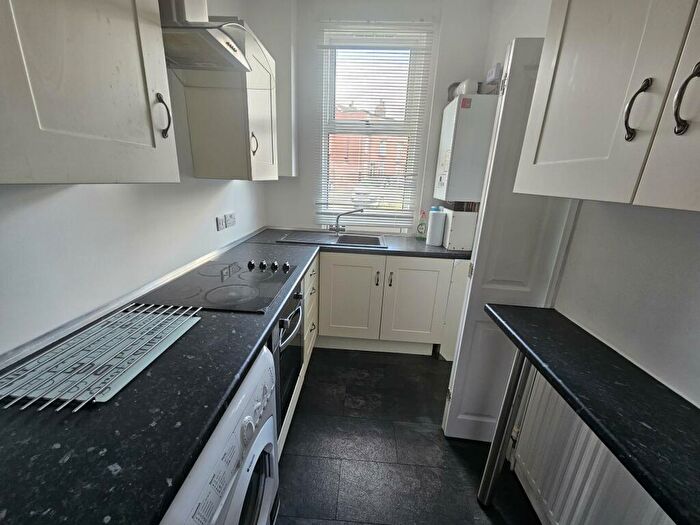 1 Bedroom House To Rent In Aviary Mount, Leeds, LS12