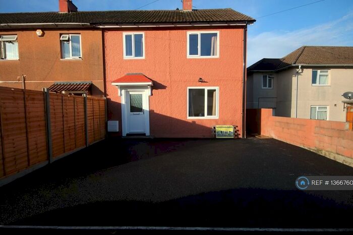 3 Bedroom Semi-Detached House To Rent In Mowcroft Road, Bristol, BS13