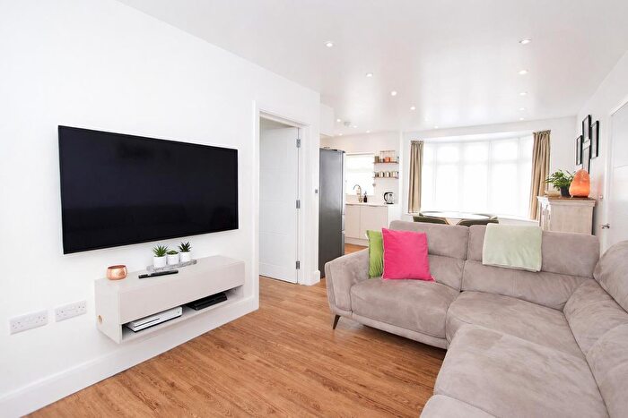 3 Bedroom End Terrace House For Sale In Windsor Avenue, Cheam, Sutton, SM3
