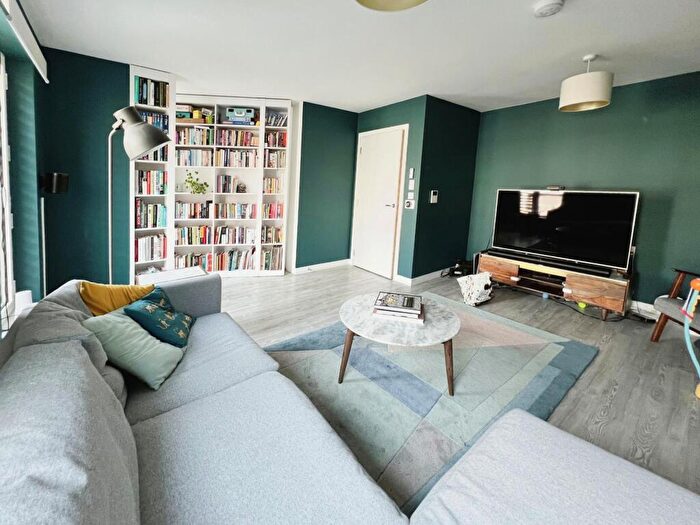 3 Bedroom Apartment To Rent In Shipbuilding Way, London, E13
