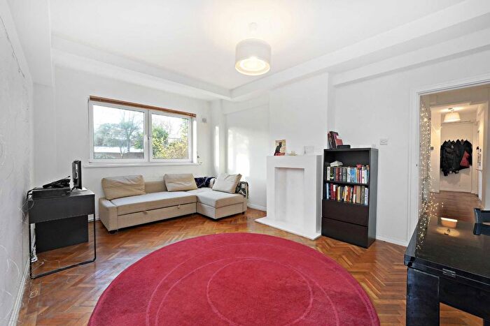 2 Bedroom Flat For Sale In Upper Richmond Road, Putney, SW15