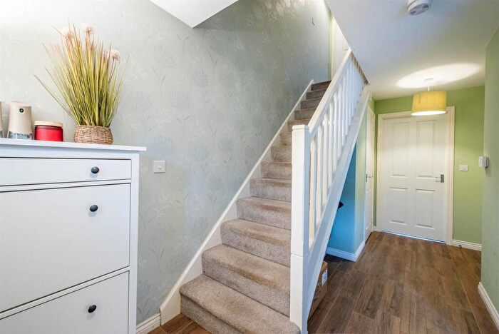 3 Bedroom End Of Terrace House For Sale In Whinfell Close, Leyland, PR25 - Photo 10