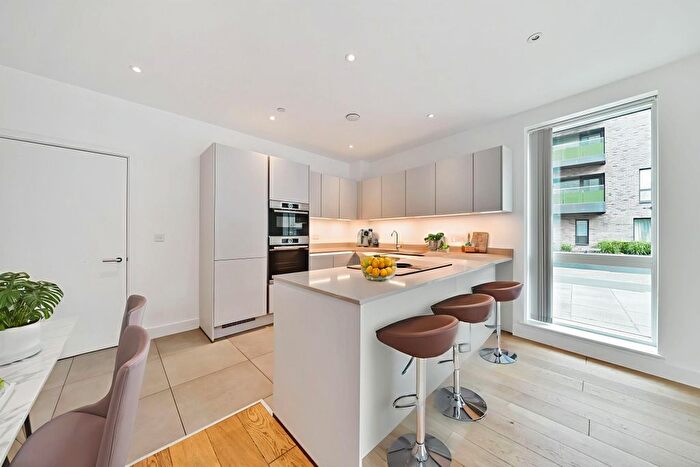 3 Bedroom Flat For Sale In West Parkside, London, SE10