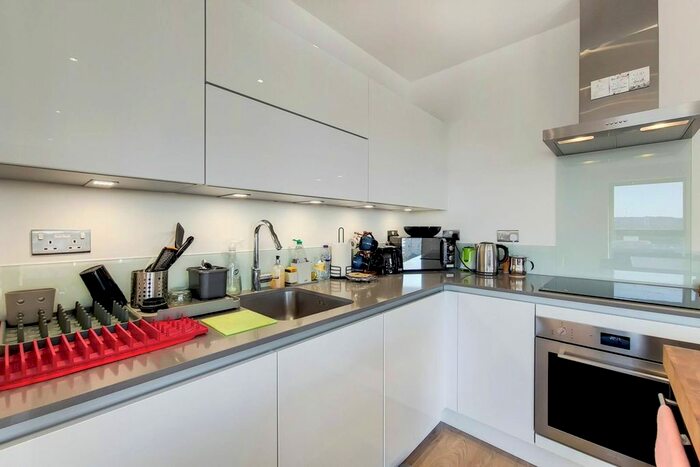 3 Bedroom Flat To Rent In Armada Way, Gallions Reach, London, E6