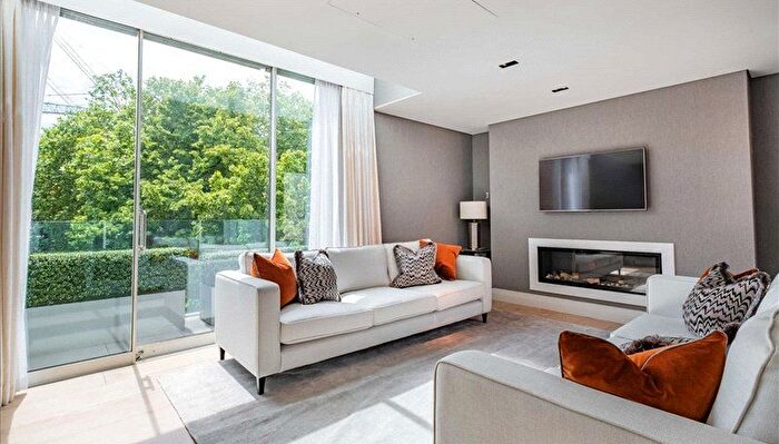 2 Bedroom Flat To Rent In Green Street, London, W1K
