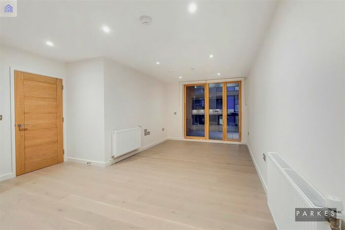 2 Bedroom Flat To Rent In Copley Close, London, W7