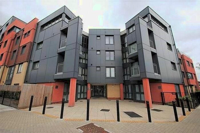 1 Bedroom Flat To Rent In - Bramley Crescent, Gants Hill, London, IG2