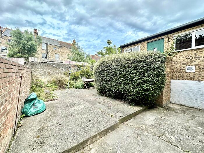 1 Bedroom Flat To Rent In North Avenue, Ramsgate, CT11