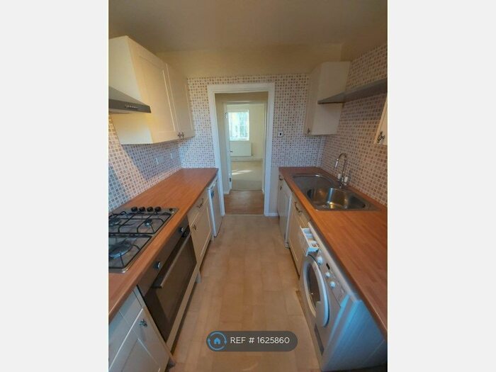 2 Bedroom Flat To Rent In Chulsa Road, Crystal Palace, SE26