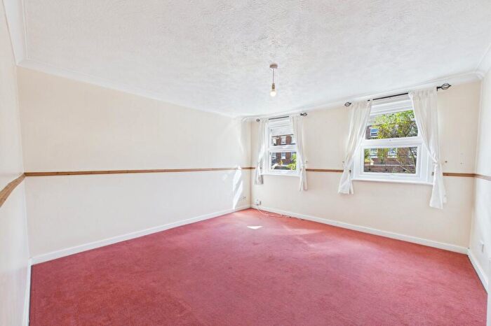 1 Bedroom Flat To Rent In Stratfield House, Birchett Road, Aldershot, Hampshire, GU11
