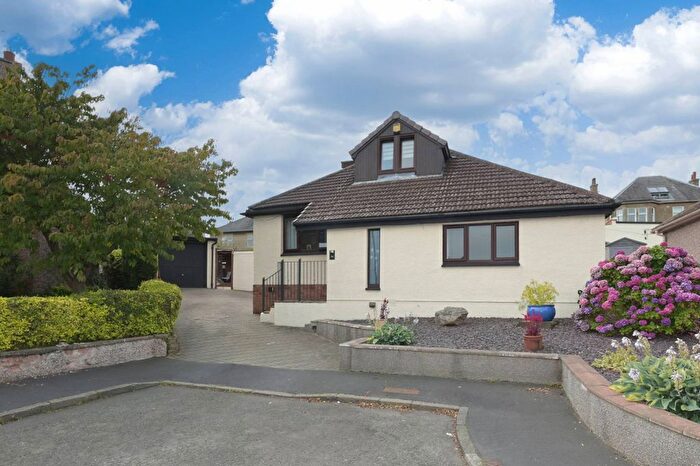 4 Bedroom Detached House For Sale In Kedslie Place, Liberton, Edinburgh, EH16