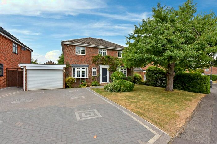 5 Bedroom Detached House To Rent In Illingworth, Windsor, Berkshire, SL4