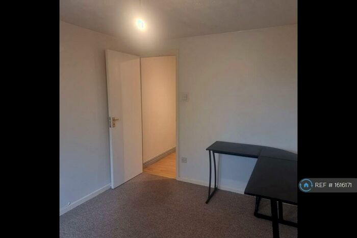 2 Bedroom Flat To Rent In Norfolk House, Birmingham, B30