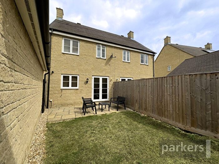 3 Bedroom Semi-Detached House For Sale In Oakdale Road, Witney, Oxfordshire, OX28