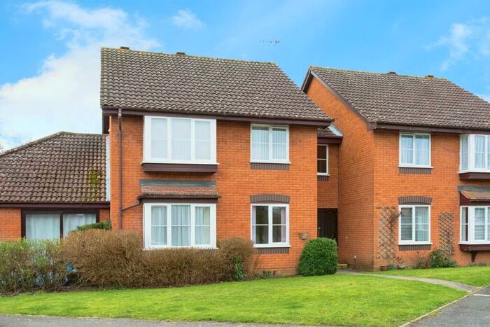 2 Bedroom Apartment For Sale In Eleanor Walk, Woburn, Milton Keynes, MK17