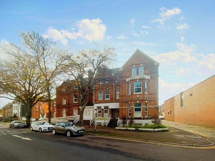 1 Bedroom Flat To Rent In Shorncliffe Road, Folkestone, CT20