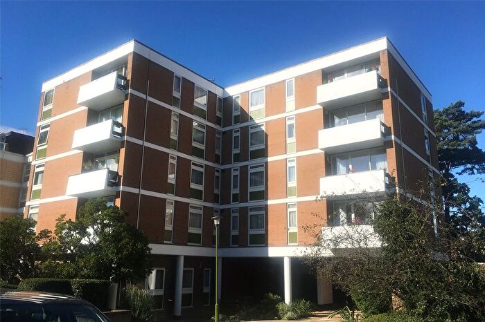 2 Bedroom Flat To Rent In High Road, Chigwell, IG7