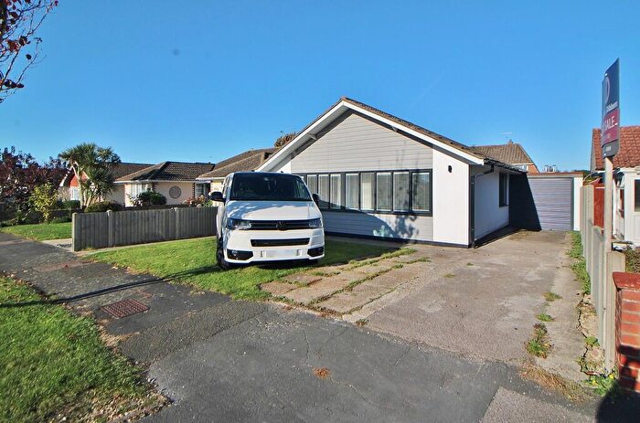 3 Bedroom Detached Bungalow For Sale In Lucerne Avenue, Waterlooville, PO7
