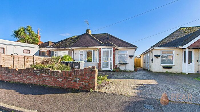 2 Bedroom Semi-detached Bungalow For Sale In Grafton Gardens, Sompting, BN15