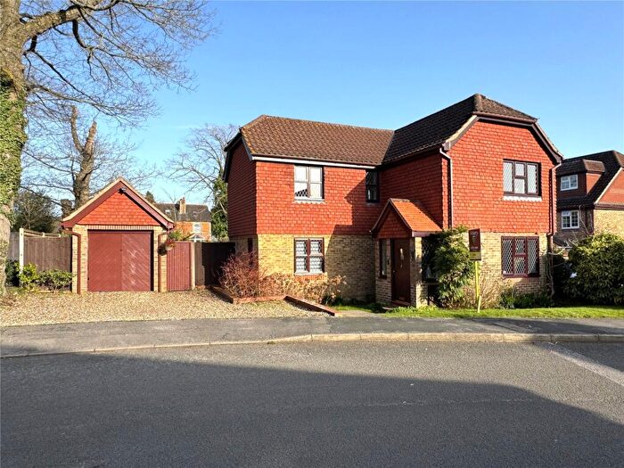 3 Bedroom Detached House For Sale In Oak Ridge, West End, Woking, Surrey, GU24