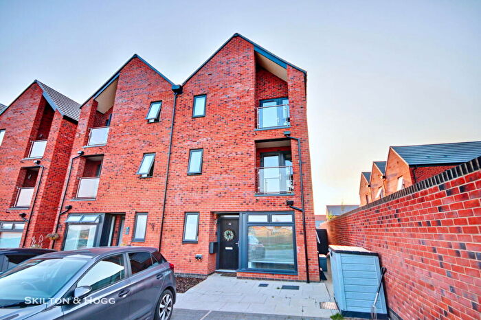 4 Bedroom Town House For Sale In Wren Way, Daventry, NN11