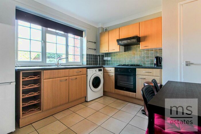 2 Bedroom Flat To Rent In Derby Road, Lenton, Nottingham, NG7