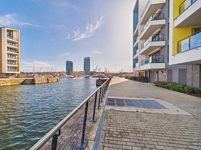 2 Bedroom Flat For Sale In Edgewater, Chatham, ME4