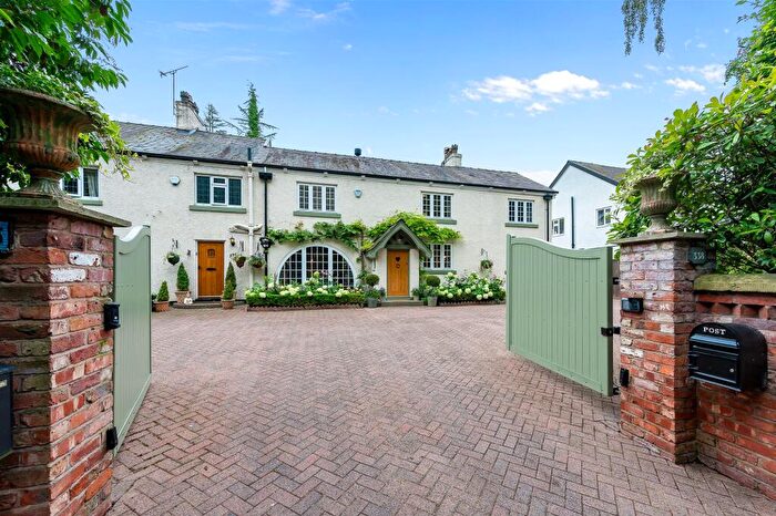 3 Bedroom Semi-Detached House For Sale In Worsley Road, South Swinton, Manchester, M27