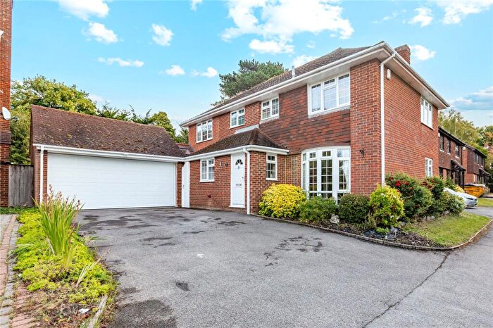 4 Bedroom Detached House For Sale In The Old Yews, Longfield, Kent, DA3