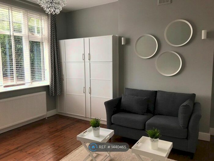 Studio To Rent In Upper Tooting Park, London, SW17