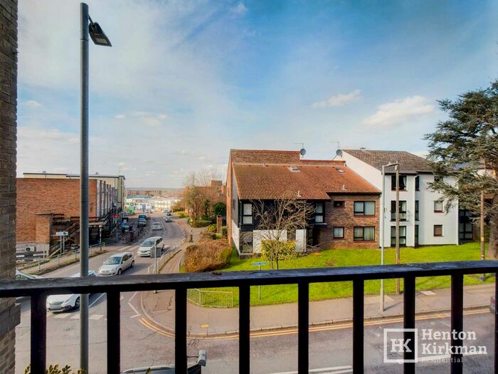 2 Bedroom Flat To Rent In Stock Road, Billericay, CM12