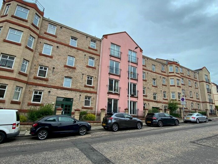 2 Bedroom Flat To Rent In Sinclair Close, Shandon, Edinburgh, EH11